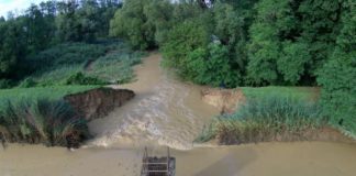 Unwetterauswirkungen: Dammbruch in Galambok!