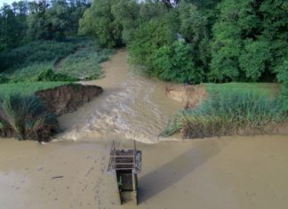 Unwetterauswirkungen: Dammbruch in Galambok!