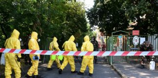 Vorbeugende Maßnahme: Soldaten desinfizieren Seniorenheim in Budapest