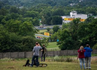 Pfiffige Fans sehen doch ein bisschen von der Formel-1 auf dem Hungaroring