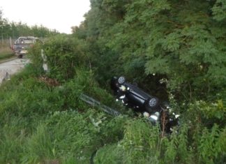 Auto stürzt in 5 Meter tiefen Graben bei Nagyatád
