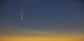 Komet am Balatonhimmel