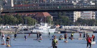 Paddling ist in: Donausport in Budapest