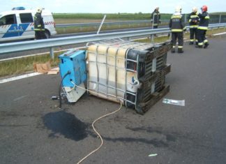 Transporter verliert großen Dieseltank!