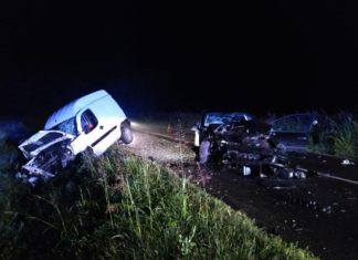 Dabas: Frontalzusammenstoß PKW und Transporter!