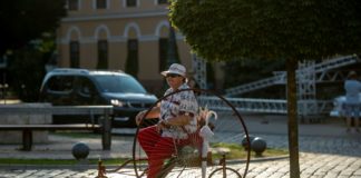 Uralte Fahrräder in Balassagyarmat unterwegs