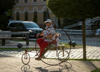 Uralte Fahrräder in Balassagyarmat unterwegs