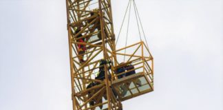 Feuerwehr rettet Kranführer aus schwindelnder Höhe!
