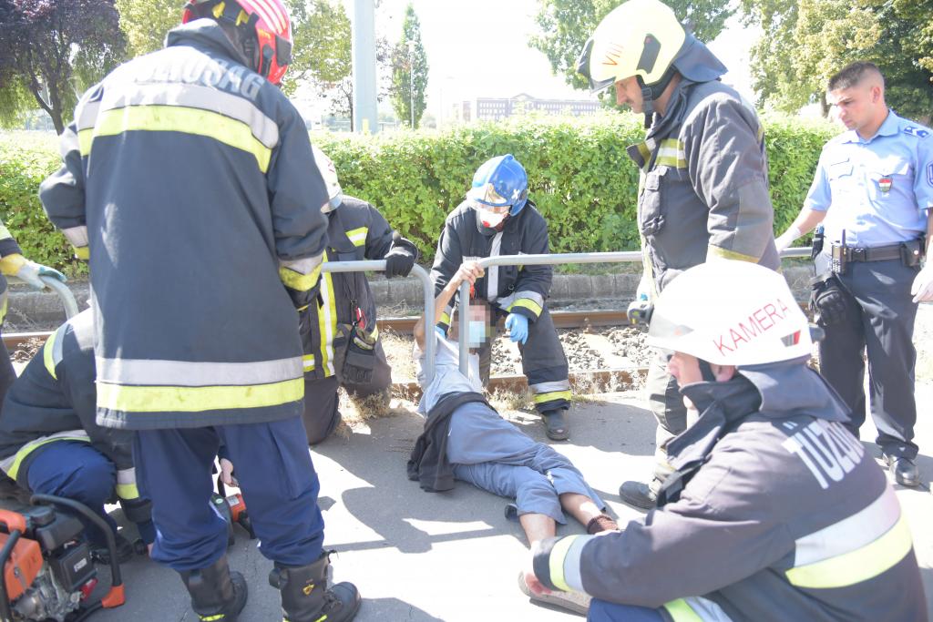 2020 Zerrissen - Zwischen Zwei MÃÂ¼ttern