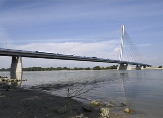 Neue Donaubrücke bei Komárom wurde übergeben