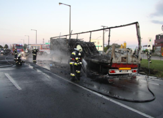 LKW mit Krankenhausbetten in Brand in Székesfehérvár