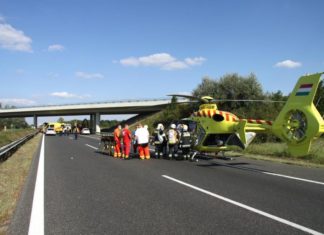 M7: PKW rast in Mähmaschine der Autobahnmeisterei!
