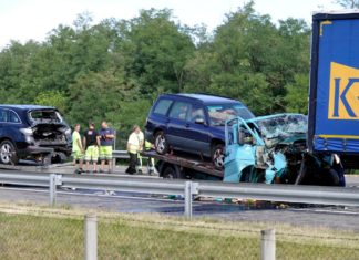 Auffahr-Crash auf M5 – Mehrere Fahrzeuge beteiligt – Ein Fahrer tot!