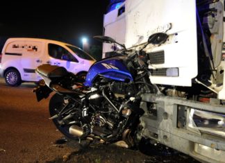 Lebensgefahr! Motorrad gegen LKW in Budapest!