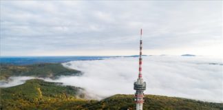 Spektakuläre Bilder vom Nebelbedecktem Pécs