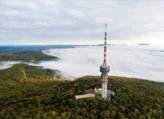 Spektakuläre Bilder vom Nebelbedecktem Pécs