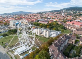 Neues Riesenrad in Pécs eröffnet