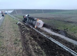 Gefahrgut LKW auf M44 umgekippt!