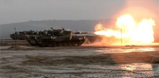 Alle 12 Leopard 2A4 Panzer kamen in Tata an