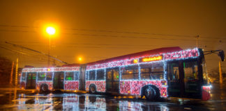 Nikolausbusse fahren in Budapest für einen guten Zweck