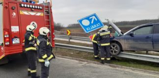 Auobahn M4: PKW spektakulär auf Leitplanke gesetzt!