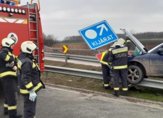 Auobahn M4: PKW spektakulär auf Leitplanke gesetzt!