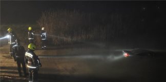 Auto fährt in die Donau