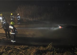 Auto fährt in die Donau