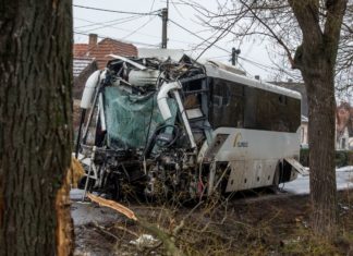 Schwerer Busunfall in Lőrinci!