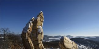 Interessanter Aussichtspunkt im Landkreis Nógrád: Eine riesige Hand