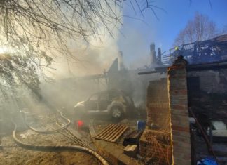 Vecsés: Einfamilienhaus und Nebengebäude in Vollbrand!