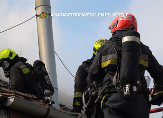 Budapest: Mehrfamilienhaus in Brand