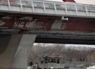 Schiff kollidiert mit Rákóczi Brücke!