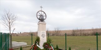 Marosszentgyörgy: Das Denkmal für die Opfer des schwarzen Märzes von 1990 wurde eingeweiht