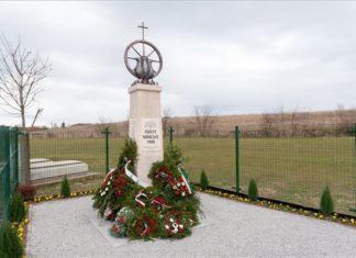 Marosszentgyörgy: Das Denkmal für die Opfer des schwarzen Märzes von 1990 wurde eingeweiht