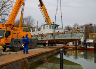Das Fischerboot Süllö II heute morgen am Kranhaken
