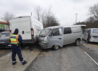 Crash mit vier Fahrzeugen in Gyömrő!