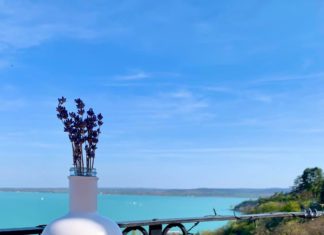 Kaiserwetter und geöffnete Terassen in Tihany