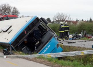 Schwerer Unfall mit PKW und Bus!