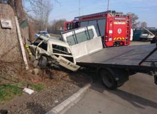 PKW und Autotransporter kolliderten in Őrbottyán