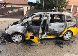 Heisse Taxifahrt!? Plötzlich stand das Auto in Flammen