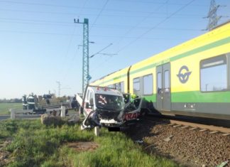 Schon wieder Kollision am Bahnübergang!