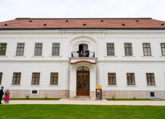 Renovierung des Eszterházy-Schlosses in Tata wurde abgeschlossen