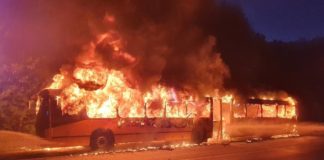 Bus auf der M7 in Vollbrand!