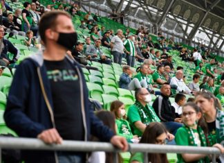 Erstes Fussballspiel mit Zuschauern mässig besucht in Budapest