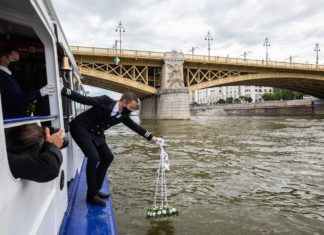 Gedenken an das Schiffsunglück 2019 auf der Donau