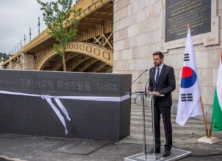 Schiffsunglück: Denkmal an der Donau eingeweiht