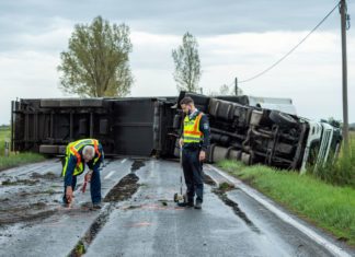 Hauptstrasse 54 in Bócsa – Landkreis Bács-Kiskun voll gesperrt nach LKW-Unfall