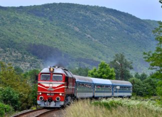 Retrozug zwischen Miskolc-Tornanádaska unterwegs