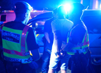 Siófok: Razzia auf der Petőfi Promenade